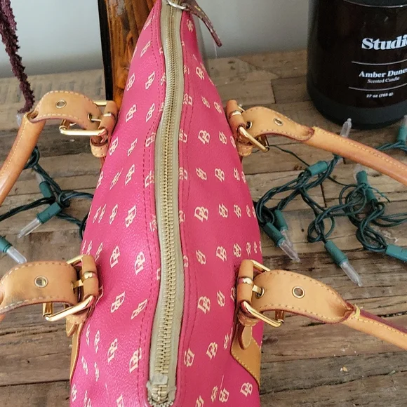 Dooney & Bourke logo bag - Picture 6 of 16